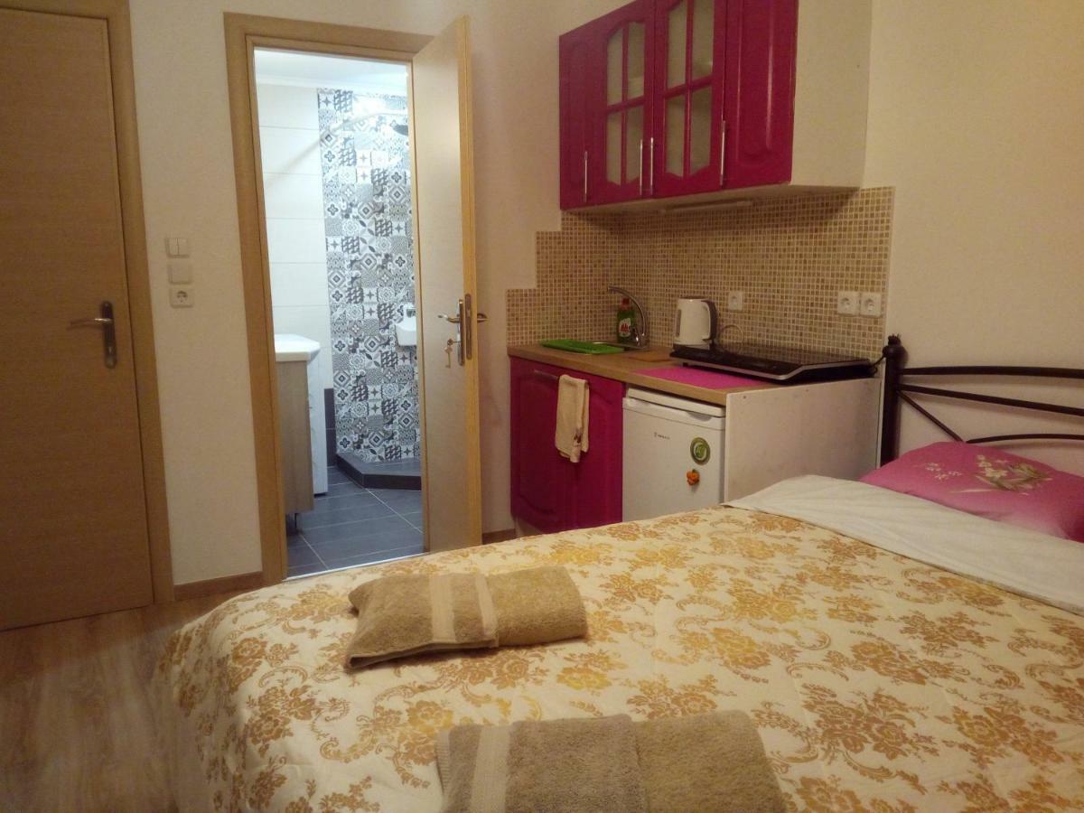 Comfortable Inexpensive Apartmets Near Metro เอเธนส์ ภายนอก รูปภาพ